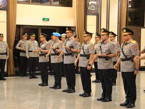 Momen Kapolri Pimpin Sertijab-Korps Kenaikan Pangkat Momen Kapolri Pimpin Sertijab-Korps Kenaikan Pangkat