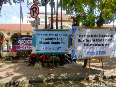 Sederet Pesan Lucu Karangan Bunga Terkait Hakim Vonis Bebas Ronald di PN Surabaya
