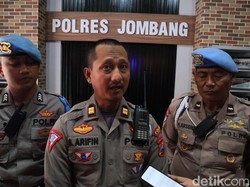 Balap Liar di Jombang Dibubarkan, Satu Polisi Terserempet
