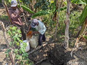 Krisis Air Bersih Dampak Kekeringan di Ponorogo Krisis Air Bersih Dampak Kekeringan di Ponorogo