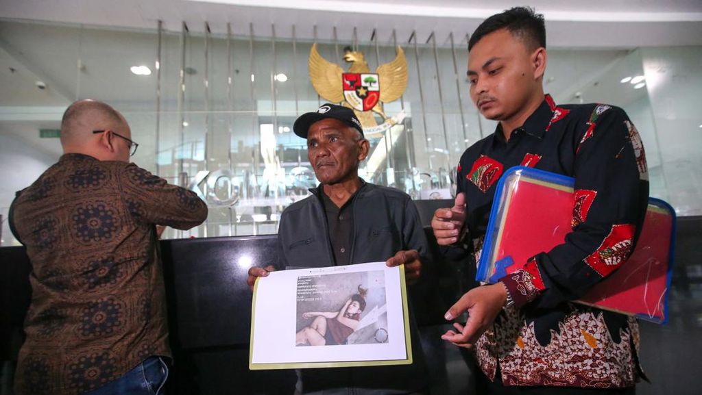 Keluarga Dini Sera Mencari Keadilan usai Vonis Bebas Ronald Tannur Keluarga Dini Sera Mencari Keadilan usai Vonis Bebas Ronald Tannur