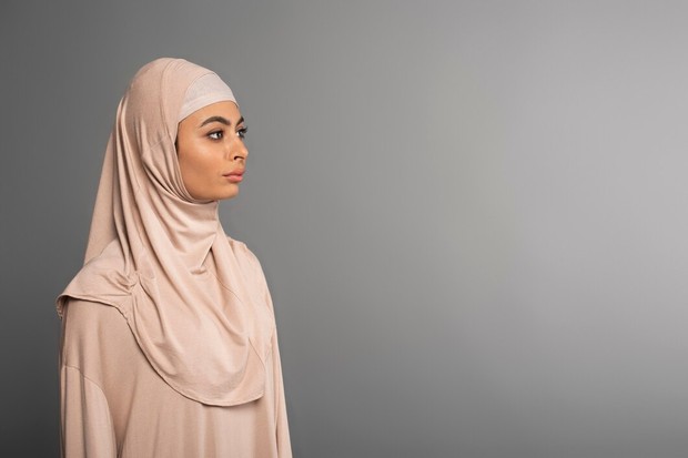 Warna khaki untuk koleksi hijab cewek bumi