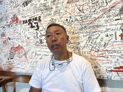 Sampah Bekas Tali Layangan Masih Banyak Ditemukan di Pantai Mertasari