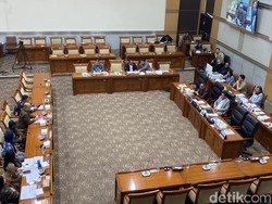 Audiensi Komisi III DPR-Keluarga Dini, Ada Desakan Cekal Ronald Tannur