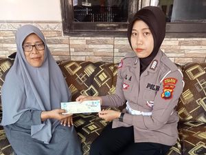 Berkat Artis, Warga Sampang Kini Tak Perlu Antre Panjang di Samsat Berkat Artis, Warga Sampang Kini Tak Perlu Antre Panjang di Samsat