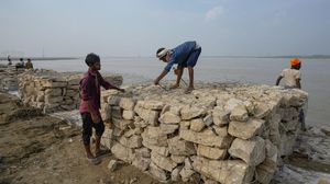 Melihat Persiapan Festival Kumbh Mela di India