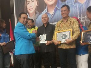 Nikson Nababan Sabet Penghargaan Kepala Daerah Peduli Pemuda di KNPI Award Nikson Nababan Sabet Penghargaan Kepala Daerah Peduli Pemuda di KNPI Award