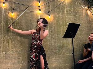 Top! Violis Surabaya Ini Gaungkan Dress Batik Saat Tampil di New York Top! Violis Surabaya Ini Gaungkan Dress Batik Saat Tampil di New York
