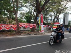 Jelang 17 Agustus, Penjual Bendera Merah Putih Mulai Menjamur di Lombok Tengah