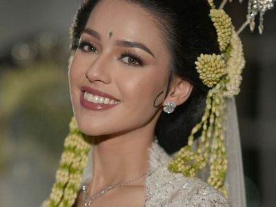Potret Pernikahan Susan Sameh Pakai Kebaya Sunda Hingga Gaun Bak Princess
