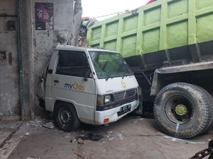 Kernet Ungkap Detik-detik Pikap Ditabrak Truk-Terjepit Rumah di Bogor
