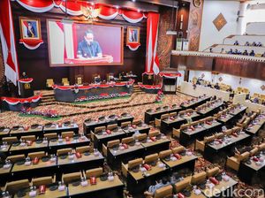 Pj Gubernur Jatim Ungkap Belanja Daerah Naik Saat Raperda P-APBD 2024