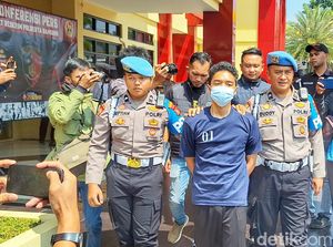 Aksi Gila Pemuda Bandung, Suka Telanjang Saat Terima Pesanan Ojol Aksi Gila Pemuda Bandung, Suka Telanjang Saat Terima Pesanan Ojol