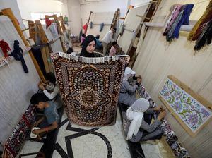Raup Cuan dari Mengubah Ulat Sutra Jadi Karpet di Mesir Raup Cuan dari Mengubah Ulat Sutra Jadi Karpet di Mesir