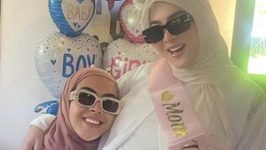 8 Foto Syahrini Terharu Dapat Kejutan Baby Shower, Ada Balon Baby Boy & Girl