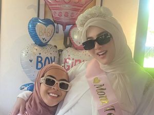Kebahagiaan Syahrini Diberikan Kejutan oleh Keluarga dan Teman Jelang Lahiran Kebahagiaan Syahrini Diberikan Kejutan oleh Keluarga dan Teman Jelang Lahiran