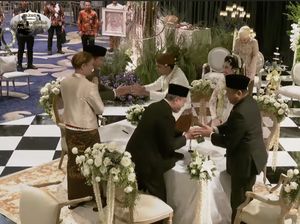 Insiden Bangku Jatuh saat Mudjie Massaid Salami Jokowi di Meja Akad Thariq-Aaliyah Insiden Bangku Jatuh saat Mudjie Massaid Salami Jokowi di Meja Akad Thariq-Aaliyah