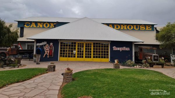 Bertualang ke Canyon Roadhouse, Namibia
