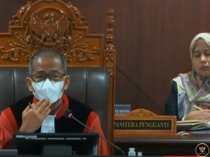 Adik Almas Gugat Syarat Usia Cagub, Hakim MK Tanya soal Kerugian Pemohon Adik Almas Gugat Syarat Usia Cagub, Hakim MK Tanya soal Kerugian Pemohon