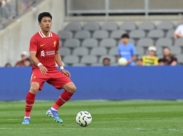 PITTSBURGH, PENNSYLVANIA - JULY 26: (THE SUN OUT. THE SUN ON SUNDAY OUT) Wataru Endo of Liverpool during the pre season friendly between Liverpool F.C. and Real Betis  at Acrisure Stadium on July 26, 2024 in Pittsburgh, Pennsylvania. (Photo by John Powell/Liverpool FC via Getty Images)