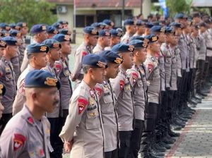 Polisi dan Brimob Gelar Apel Bersama Pascabentrok di Tual Maluku Polisi dan Brimob Gelar Apel Bersama Pascabentrok di Tual Maluku