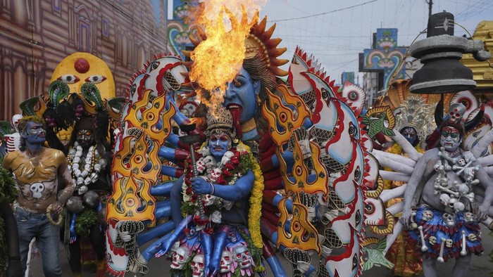 An creator dressed arsenic Hindu goddess Mahakali performs during a convoy marking 