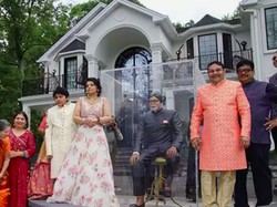 Bikin Patung Amitabh Bachchan di Teras, eh... Jadi Objek Wisata di Google