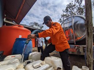 Daerah Kekeringan di Ponorogo Mulai Disuplai Air Bersih Daerah Kekeringan di Ponorogo Mulai Disuplai Air Bersih