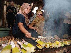 Bunga Desa di Muncar, Bupati Ipuk Eksplorasi Pengolahan Ikan Tradisional