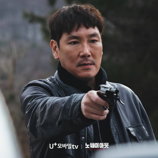 Choi Jin Woong di Drama No Way Out: The Roulette / Foto : instagram.com/disneypluskr Choi Jin Woong di Drama No Way Out: The Roulette / Foto : instagram.com/disneypluskr