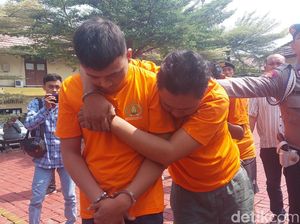 Potret Duo Bandit Ganjal ATM di Bogor Kini Tertunduk Lesu Berbaju Tahanan