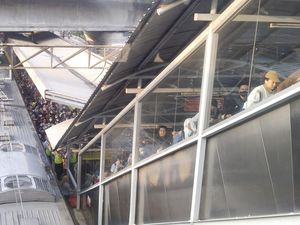 Antrean Panjang Anker di Stasiun Tanah Abang gegara Eskalator Maintenance