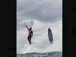 Kisah di Balik Foto Viral Peselancar Anti Gravitasi di Olimpiade Paris