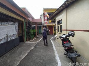 3 Maling Ciduk Motor yang Terparkir di Halaman Rumah, Aksi Terekam CCTV