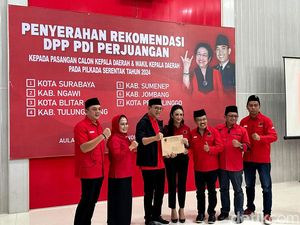 Kris Dayanti Resmi Kantongi Surat Tugas PDIP Maju di Pilwali Batu 2024 Kris Dayanti Resmi Kantongi Surat Tugas PDIP Maju di Pilwali Batu 2024