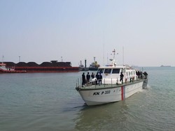 Imigrasi Gelar Patroli Laut, Periksa Dokumen Kapal Asing di Selat Sunda