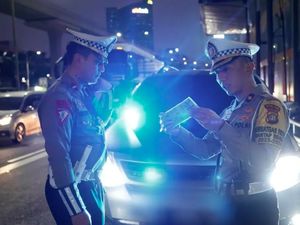 Penggunaan Lampu Sirine dan Rotator Mobil Dinas Bakal Diatur Ulang Penggunaan Lampu Sirine dan Rotator Mobil Dinas Bakal Diatur Ulang
