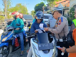 1.370 Pemotor di Sampang Ditilang Karena Tak Pakai Helm