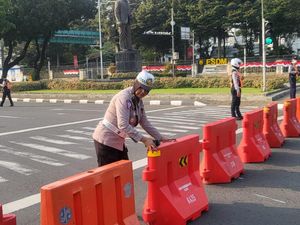 Ada Demo Sopir JakLingko di Balai Kota, Lalin Arah Patung Kuda Dialihkan Ada Demo Sopir JakLingko di Balai Kota, Lalin Arah Patung Kuda Dialihkan