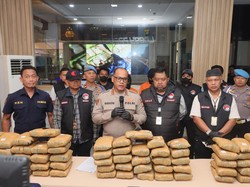 Gudang Narkoba di Bekasi Dibongkar Polisi, 77 Kg Ganja dalam Koper Disita