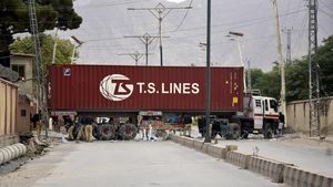 Protes Tagihan Listrik Meroket, Jalan di Pakistan Diblokir Kontainer