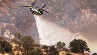 Puluhan Helikopter Wara-wiri Padamkan Kebakaran Hutan di California