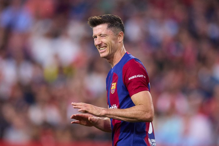 SEVILLE, SPAIN - MAY 26: Robert Lewandowski of FC Barcelona reacts during the LaLiga EA Sports match between Sevilla FC and FC Barcelona at Estadio Ramon Sanchez Pizjuan on May 26, 2024 in Seville, Spain. (Photo by Fran Santiago/Getty Images)
