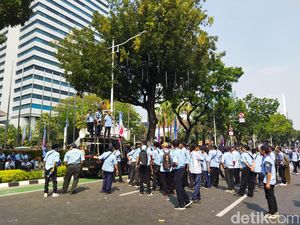 Sopir-Operator JakLingko Demo di Balkot DKI, Protes Pembagian Kuota Armada Sopir-Operator JakLingko Demo di Balkot DKI, Protes Pembagian Kuota Armada