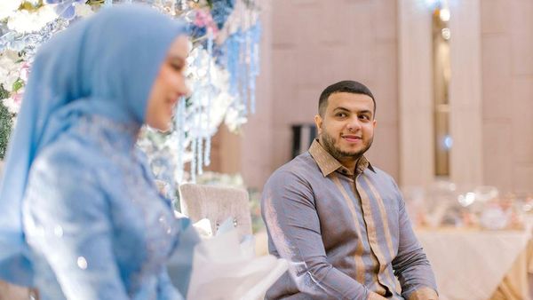 7 Foto Pertunangan Yislam Kakak Fadil Jaidi, Sosok Calon Istrinya Curi Atensi