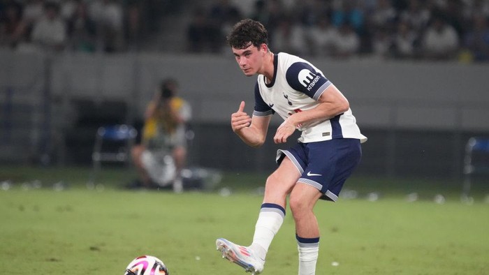 Archie Gray TOKYO, JAPAN - JULY 27: Archie Gray of Tottenham Hotspur in action during the J.LEAGUE World Challenge powered by docomo match between Vissel Kobe and Tottenham Hotspur at the National Stadium on July 27, 2024 in Tokyo, Japan. (Photo by Hiroki Watanabe/Getty Images)