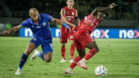 Memasuki babak kedua, Arema membuka keunggulan lewat Lokolingoy. Persis cob mengancam namun belum membuahkan hasil.