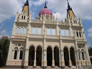 Eksotisnya Masjid Bernuansa Eropa di Pati, Bikin Warga Kepincut Eksotisnya Masjid Bernuansa Eropa di Pati, Bikin Warga Kepincut