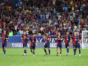 Flick ke Pemain Barcelona: Mainnya Kayak Man City Dong! Flick ke Pemain Barcelona: Mainnya Kayak Man City Dong!
