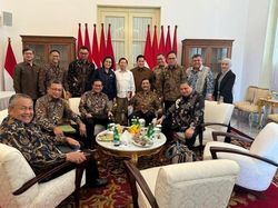 Senyum Menteri Saat Rapat Kabinet di Tengah Isu Reshuffle